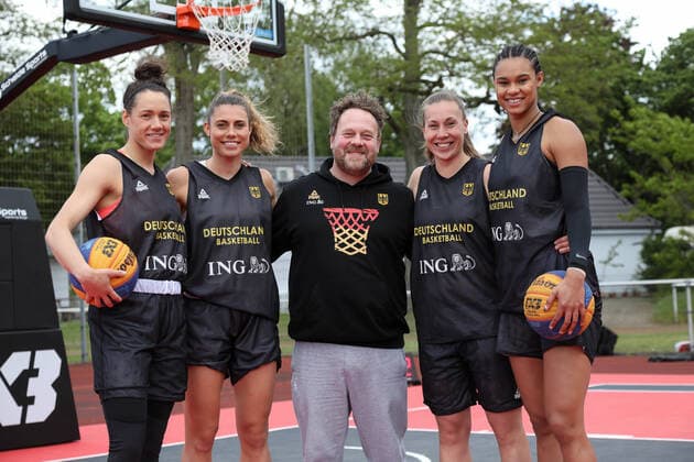 3x3 Womens Basketball National Team Media Training, 21 05 2021 Stefanie Grigoleit, Theresa Simon, Matthias Weber, Svenja Brunckhorst, Satou Sabally, f l 3x3 Womens Basketball National Team Media Training 21 05 2021 in Düsseldorf Copyright: xBEAUTIFULxSPORTS KennyxBeelex