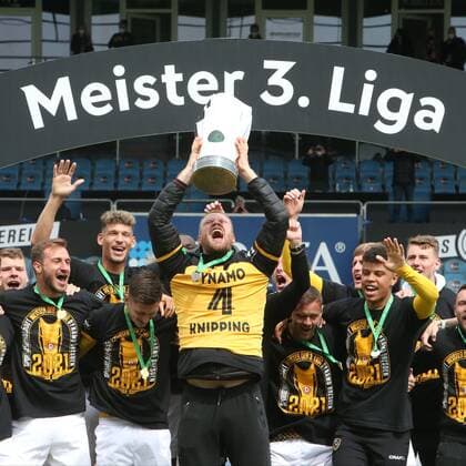Captain Tim Knipping Dynamo Dresden, No 4 with the cup, cheering for the championship title, champion of the 3 league, handing over the championship trophy, team picture, championship celebration, cup handing over, cup for Dynamo Dresden , Wehen Wiesbaden Dynamo Dresden, 3 league, football, season 2020 2021, last match day, 38 match day, 22 05 2021,