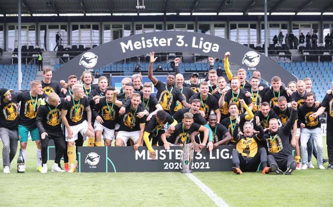 Wiesbaden, 22 05 2021, Football, Brita Arena, 3 Liga, 38 Spieltag , SV Wehen Wiesbaden vs SG Dynamo Dresden 0 1 0 1 , On the last matchday of the season 2020 21 Dresden secured the third league championship , In the picture award ceremony with winners cup , According to the specifications of the DFB Deutscher Fußballbund it is prohibited to exploit in the stadium and or from the game made photographs in the form of sequence pictures and or video-like photo series or to let exploit ,
