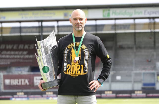 Wiesbaden, 22 05 2021, Football, Brita Arena, 3 Liga, 38 Spieltag , SV Wehen Wiesbaden vs SG Dynamo Dresden 0 1 0 1 , On the last matchday of the season 2020 21 Dresden secured the third league championship , In the picture award ceremony with winners cup coach Alexander Schmidt, Dynamo Dresden , According to the specifications of the DFB Deutscher Fußballbund it is prohibited to exploit in the stadium and or from the game made photographs in the form of sequence pictures and or video-like photo series or to let exploit ,
