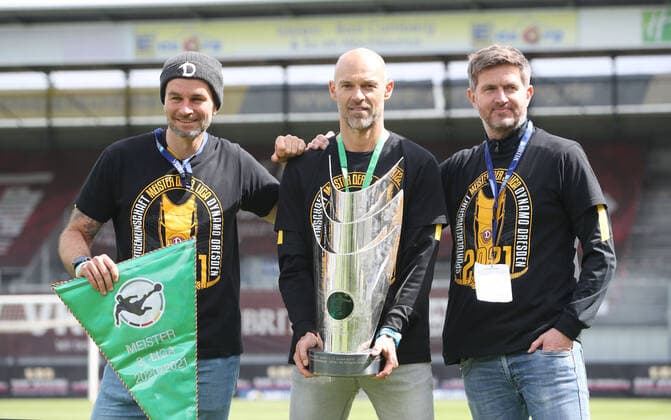 Wiesbaden, 22 05 2021, Football, Brita Arena, 3 Liga, 38 Spieltag , SV Wehen Wiesbaden vs SG Dynamo Dresden 0 1 0 1 , On the last matchday of the season 2020 21 Dresden secured the third league championship , In the picture award ceremony with winners cup , According to the specifications of the DFB Deutscher Fußballbund it is prohibited to exploit in the stadium and or from the game made photographs in the form of sequence pictures and or video-like photo series or to let exploit ,