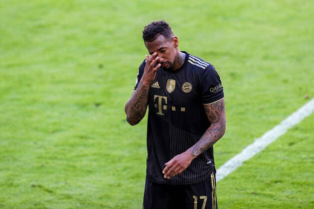 FC Bayern Muenchen vs FC Augsburg, 1 Bundesliga, 34 Spieltag, 22 05 2021 Jerome Boateng 17 FC Bayern Muenchen leaves the pitch in tears, FC Bayern Muenchen vs FC Augsburg, 1 Bundesliga, 34 Spieltag, 22 05 2021, Foto Christian Kolbert kolbert press Pool Editorial Use ONLY DFL regulations prohibit any use of photographs as image sequences and or quasi video National and International News Agencies OUT Muenchen Allianz Arena Bayern Deutschland Poolfoto Christian Kolbert kolbert-press Pool ,EDITORIAL USE ONLY