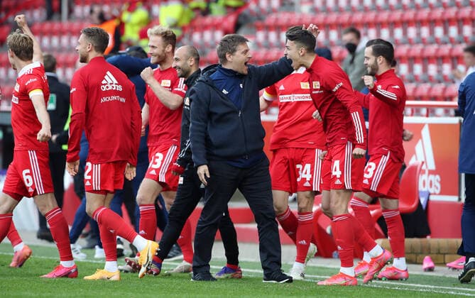 Sport director manager managing director Oliver Ruhnert, Nico Schlotterbeck union plays international jubilant joy emotion jubilation after 2 1 win end of match sport football soccer DFL Bundesliga men season 2020 2021 22 05 2021 1 FC Union Berlin FCU vs RasenBallsport RB Leipzig RBL 2000 spectators admitted due to Corona Covid 19 DFL regulations prohibit any use of photographs as image sequences and or quasi video