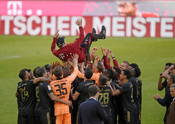 22 05 2021, Football 1 Bundesliga FC Bayern FC Augsburg 22 05 2021, Football 1 Bundesliga 2020 2021, Matchday 34, FC Bayern Munich FC Augsburg, at Allianz Arena Munich Champion honour for FC Bayern after the match Co coach Herman Gerland FC Bayern Munich is celebrated and thrown into the air by the team Photo Bernd Feil M i S Pool For journalistic purposes only Only for editorial use According to the DFL Deutsche Fußball Liga regulations, it is prohibited, DFL regulations prohibit any use of photographs as image sequences and or quasi video National and international NewsAgencies OUT Munich Bayern Germany Poolfoto ,EDITORIAL USE ONLY
