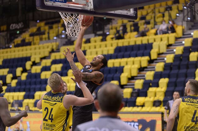 Rasid MAHALBASIC 24 EWE Baskets Oldenburg , John PETRUCELLI 7 ratiopharm ulm during the game EWE Baskets Oldenburg vs ratiopharm Ulm, Basketball, Bundesliga, 22 05 2021, Season 2020 2021, Playoffs, Quarterfinals, 2 matchday Copyright xErikxHillmer EIBNERx EP ehr EWE Baskets Oldenburg vs ratiopharm Ulm, Basketball, Bundesliga, 22 05 2021, Season 2020 2021, Playoffs, Quarterfinals, 2 matchday Oldenburg Copyright: xErikxHillmer EIBNERx EP_ehr