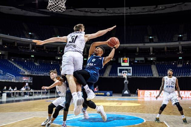 Basketball Berlin 22 05 2021 1 Bundesliga easyCredit BBL BBL Season 2020 2021 Playoffs Quarterfinals Game 2 Alba Berlin Hamburg Towers Maodo Lo Alba Berlin, No 00 Patrick Spencer Hamburg, No 61