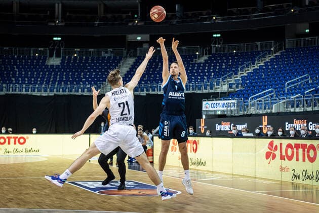 Basketball Berlin 22 05 2021 1 Bundesliga easyCredit BBL BBL Season 2020 2021 Playoffs Quarterfinals Game 2 Alba Berlin Hamburg Towers Marcus Eriksson Alba Berlin, No 08 Justus Hollatz Hamburg, No 21