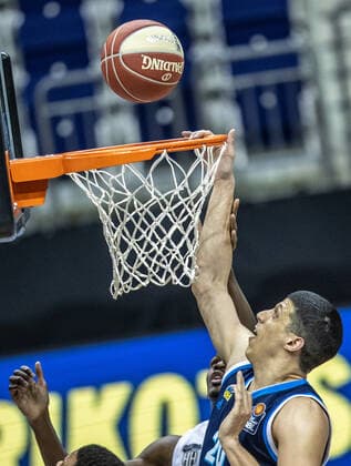Basketball Bundesliga, Alba Berlin Hamburg Towers, Playoff Quarterfinal, 2 Matchday, Mercedes Benz Arena ALBAs Simone Fontecchio puts in the basket ALBA Berlin Hamburg Towers