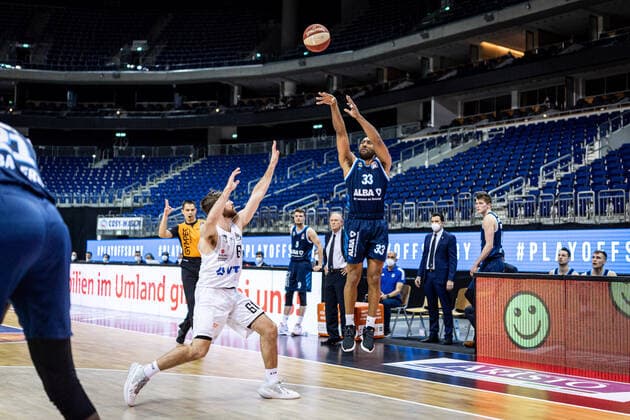 Basketball Berlin 22 05 2021 1 Bundesliga easyCredit BBL BBL Season 2020 2021 Playoffs Quarterfinals Game 2 Alba Berlin Hamburg Towers Jayson Granger Alba Berlin, No 33 Patrick Spencer Hamburg, No 61
