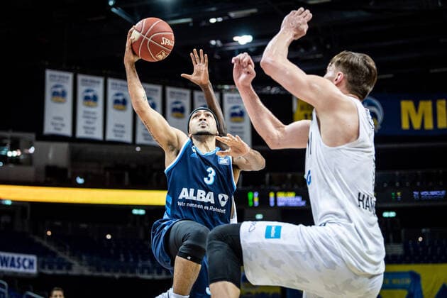 Basketball Berlin 22 05 2021 1 Bundesliga easyCredit BBL BBL Season 2020 2021 Playoffs Quarterfinals Game 2 Alba Berlin Hamburg Towers Peyton Siva Alba Berlin, No 03 Maik Kotsar Hamburg, No 11