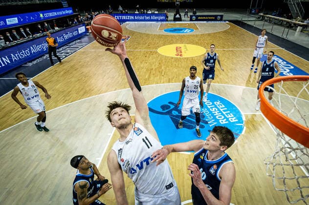 Basketball Berlin 22 05 2021 1 Bundesliga easyCredit BBL BBL Season 2020 2021 Playoffs Quarterfinals Game 2 Alba Berlin Hamburg Towers Maik Kotsar Hamburg, No 11 Ben Lammers Alba Berlin, No 50