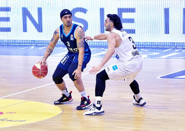 22 05 2021, xlakx, basketball playoff quarterfinals game 2, Alba Berlin Hamburg Towers emspor, v l Peyton Siva Alba Berlin, No 03 ,Max DiLeo Hamburg Towers 3 Berlin.