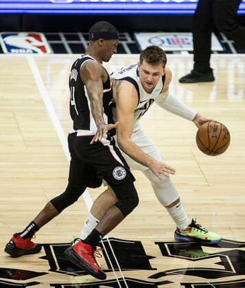 May 22, 2021, Los Angeles, California, USA: Luka Doncic 77 of the Dallas Mavericks is defended by Rajon Rondo 4 of the Los Angeles Clippers during Game One of the Western Conference First Round game on Saturday May 22, 2021 at the Staples Center in Los Angeles, California. Clippers lose to Mavericks, 103-113. PI Los Angeles USA - ZUMAp124 20210522_zaa_p124_031 Copyright: xJAVIERxROJASx