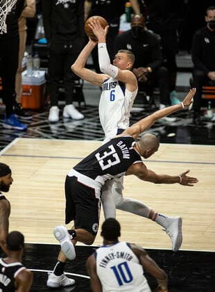 May 22, 2021, Los Angeles, California, USA: Kristaps Porzingis 6 of the Dallas Mavericks is fouled by .Willie Cauley-Stein 33 of the Dallas Mavericks during Game One of the Western Conference First Round game on Saturday May 22, 2021 at the Staples Center in Los Angeles, California. Clippers lose to Mavericks, 103-113. PI Los Angeles USA - ZUMAp124 20210522_zaa_p124_036 Copyright: xJAVIERxROJASx