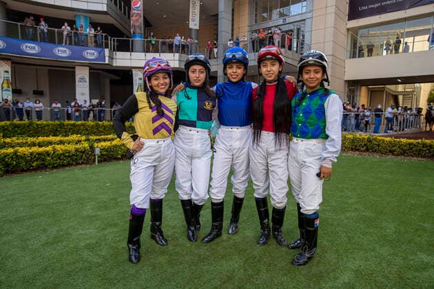 Women s Jockey Race Championship In Mexico MEXICO CITY, MEXICO - MAY 22: Jockeys poses for photos during the First Women s Jockey Race ˜Challenge of Jockettas at Hippodrome of the Americas. For the first time in 78 years, a women s horse race is held, a historic event for Mexican Horse Riding. On May 22, 2021 in Mexico City, Mexico. Copyright: xRicardoxFloresx EYEPIXGROUP_RFE_22052021_7227