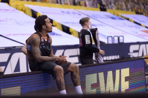 Troy CAUPAIN 23 ratiopharm ulm waits anxiously for the referees decision on whether the decisive points by Rickey Paulding will be counted after the game EWE Baskets Oldenburg vs ratiopharm Ulm, Basketball, Bundesliga, 22 05 2021, season 2020 2021, playoffs, quarterfinals, 2 matchday Copyright xErikxHillmer EIBNERx EP ehr EWE Baskets Oldenburg vs ratiopharm Ulm, Basketball, Bundesliga, 22 05 2021, season 2020 2021, playoffs, quarterfinals, 2 matchday Oldenburg Copyright: xErikxHillmer EIBNERx EP_ehr