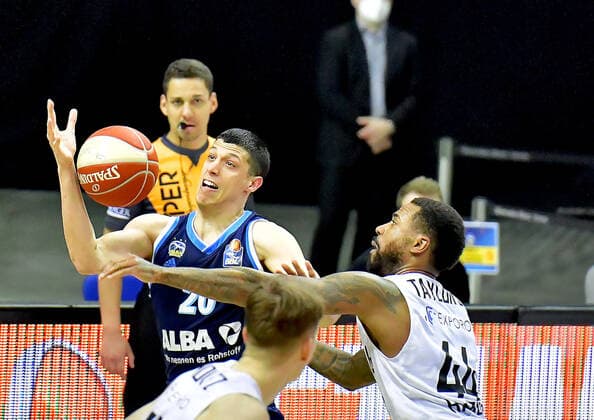 22 05 2021, xlakx, basketball playoff quarterfinals game 2, Alba Berlin Hamburg Towers emspor, v l Simone Fontecchio Alba Berlin, No 20 ,Bryce Taylor Hamburg Towers 44 Berlin