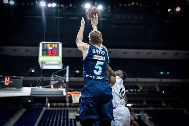 Basketball Berlin 22 05 2021 1 Bundesliga easyCredit BBL BBL Season 2020 2021 Playoffs Quarterfinals Game 2 Alba Berlin Hamburg Towers Niels Giffey Alba Berlin, No 05