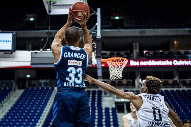 Basketball Berlin 22 05 2021 1 Bundesliga easyCredit BBL BBL Season 2020 2021 Playoffs Quarterfinals Game 2 Alba Berlin Hamburg Towers Jayson Granger Alba Berlin, No 33 T J Shorts Hamburg, No 00