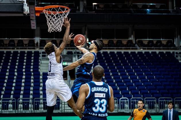 Basketball Berlin 22 05 2021 1 Bundesliga easyCredit BBL BBL Season 2020 2021 Playoffs Quarterfinals Game 2 Alba Berlin Hamburg Towers Peyton Siva Alba Berlin, No 03 T J Shorts Hamburg, No 00
