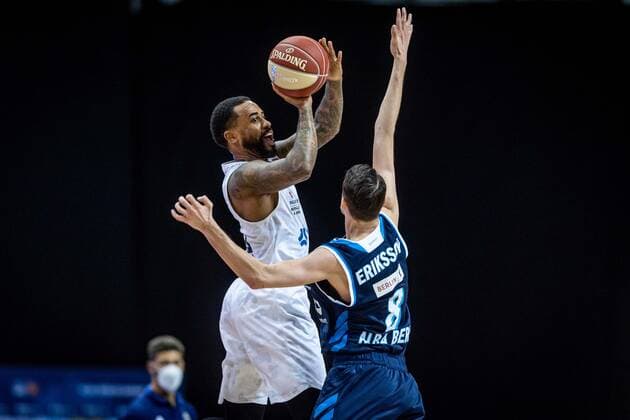 Basketball Berlin 22 05 2021 1 Bundesliga easyCredit BBL BBL Season 2020 2021 Playoffs Quarterfinals Game 2 Alba Berlin Hamburg Towers Bryce Taylor Hamburg, No 44 Marcus Eriksson Alba Berlin, No 08