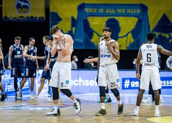 Basketball Berlin 22 05 2021 1 Bundesliga easyCredit BBL BBL Season 2020 2021 Playoffs Quarterfinals Game 2 Alba Berlin Hamburg Towers downcast Hamburg after defeat Maik Kotsar Hamburg, No 11 Terry Allen Hamburg, No 25