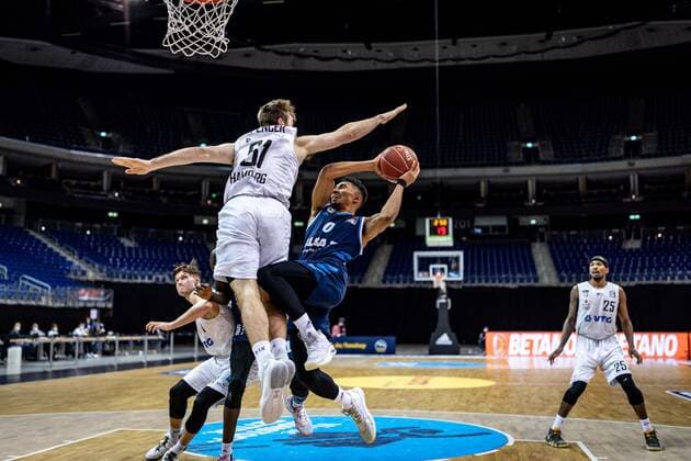 Basketball Berlin 22 05 2021 1 Bundesliga easyCredit BBL BBL Season 2020 2021 Playoffs Quarterfinals Game 2 Alba Berlin Hamburg Towers Maodo Lo Alba Berlin, No 00 Patrick Spencer Hamburg, No 61