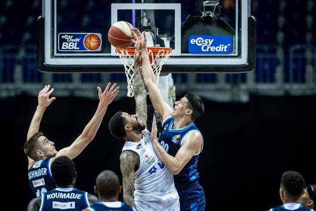 Basketball Berlin 22 05 2021 1 Bundesliga easyCredit BBL BBL Season 2020 2021 Playoffs Quarterfinals Game 2 Alba Berlin Hamburg Towers Simone Fontecchio Alba Berlin, No 20 Bryce Taylor Hamburg, No 44