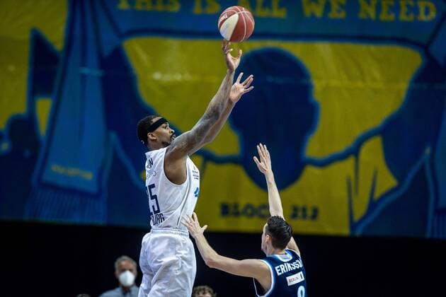 Basketball Berlin 22 05 2021 1 Bundesliga easyCredit BBL BBL Season 2020 2021 Playoffs Quarterfinals Game 2 Alba Berlin Hamburg Towers Terry Allen Hamburg, No 25 Marcus Eriksson Alba Berlin, No 08
