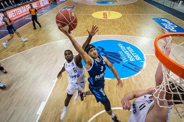 Basketball Berlin 22 05 2021 1 Bundesliga easyCredit BBL BBL Season 2020 2021 Playoffs Quarterfinals Game 2 Alba Berlin Hamburg Towers Peyton Siva Alba Berlin, No 03 Osaro Rich Hamburg, No 06 Maik Kotsar Hamburg, No 11 re