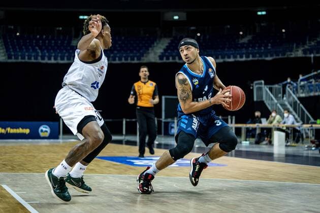 Basketball Berlin 22 05 2021 1 Bundesliga easyCredit BBL BBL Season 2020 2021 Playoffs Quarterfinals Game 2 Alba Berlin Hamburg Towers Peyton Siva Alba Berlin, No 03 T J Shorts Hamburg, No 00