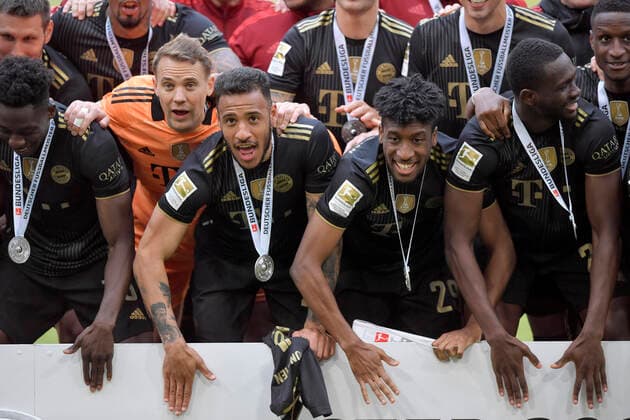 22 05 2021, Football 1 Bundesliga FC Bayern FC Augsburg 22 05 2021, Football 1 Bundesliga 2020 2021, 34 Matchday, FC Bayern München FC Augsburg, at Allianz Arena Munich FC Bayern München is the German Football Champion, award ceremony and post-match celebrations Goalkeeper Manuel Neuer FC Bayern München , Kingsley Coman Bayern München Photo Bernd Feil M i S Pool For journalistic purposes only Only for editorial use According to the DFL Deutsche Fußball Liga regulations, it is prohibited, DFL regulations prohibit any use of photographs as image sequences and or quasi video National and international NewsAgencies OUT München Bayern Deutschland Poolfoto ,EDITORIAL USE ONLY