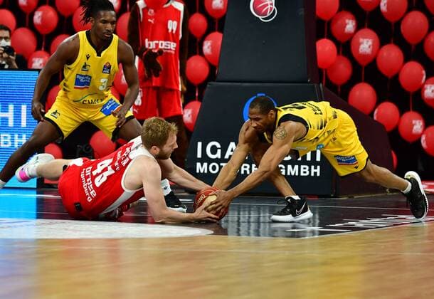 BAMBERG 23 05 2021 Basketball easycredit 1 Basketball Bundesliga 3 playoff quarterfinal match Brose Bamberg vs MHP Riesen Ludwigsburg Christian Sengfelder 43, Brose Bamberg and Tremmell Darden 21, MHP Riesen Ludwigsburg fight for the ball Photo Hans Martin Issler isslerimages Brose Bamberg vs MHP Riesen Ludwigsburg