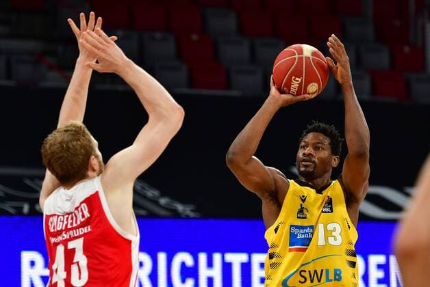 BAMBERG 23 05 2021 basketball easycredit 1 basketball Bundesliga 3 playoff quarterfinal match Brose Bamberg vs MHP Riesen Ludwigsburg Yorman Polas Bartolo 13, MHP Riesen Ludwigsburg throws against Christian Sengfelder 43, Brose Bamberg photo Hans Martin Issler isslerimages Brose Bamberg vs MHP Riesen Ludwigsburg