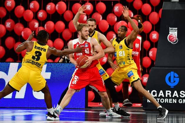 BAMBERG 23 05 2021 Basketball easycredit 1 Basketball Bundesliga 3 playoff quarterfinal match Brose Bamberg vs MHP Riesen Ludwigsburg Christian Sengfelder 43, Brose Bamberg vs Jaleen Smith 3, MHP Riesen Ludwigsburg , Jonas Wohlfarth Bottermann 18, MHP Riesen Ludwigsburg and Tremmell Darden 21, MHP Riesen Ludwigsburg Photo Hans Martin Issler isslerimages Brose Bamberg vs MHP Riesen Ludwigsburg