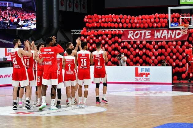 BAMBERG 23 05 2021 Basketball easycredit 1 Basketball Bundesliga 3 playoff quarterfinal match Brose Bamberg vs MHP Riesen Ludwigsburg The Bamberg team celebrates the victory against Ludwigsburg Photo Hans Martin Issler isslerimages Brose Bamberg vs MHP Riesen Ludwigsburg