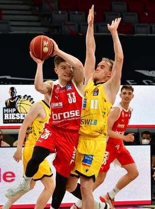 BAMBERG 23 05 2021 Basketball easycredit 1 Basketball Bundesliga 3 playoff quarterfinal match Brose Bamberg vs MHP Riesen Ludwigsburg Bennet Hundt 33, Brose Bamberg vs Lukas Herzog 11, MHP Riesen Ludwigsburg Photo Hans Martin Issler isslerimages Brose Bamberg vs MHP Riesen Ludwigsburg