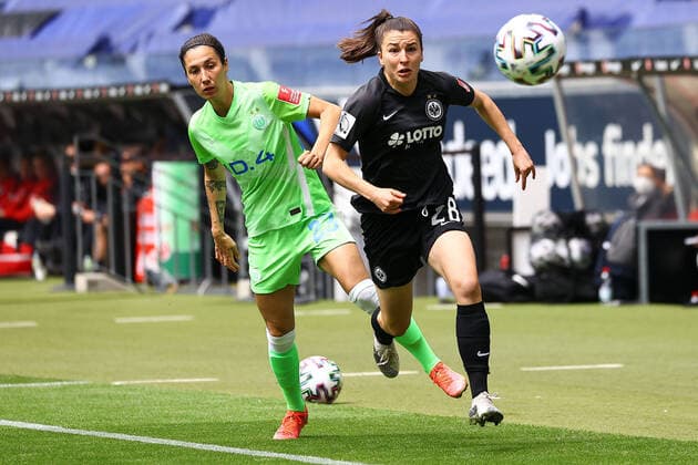 23 05 2021 FLYLERALARM Bundesliga match of Eintracht Frankfurt VfL Wolfsburg emonline, despor , rmspor, v l , Sara Doorsoun Khajeh VFL Wolfsburg , Barbara Dunst Eintracht Frankfurt , Zweikampf, Action, Action, Battles for the Ball Foto Joaquim Ferreira DFL DFB REGULATIONS PROHIBIT ANY USE OF PHOTOGRAPHS as IMAGE SEQUENCES and or QUASI VIDEO Copyright: JoaquimxFerreira