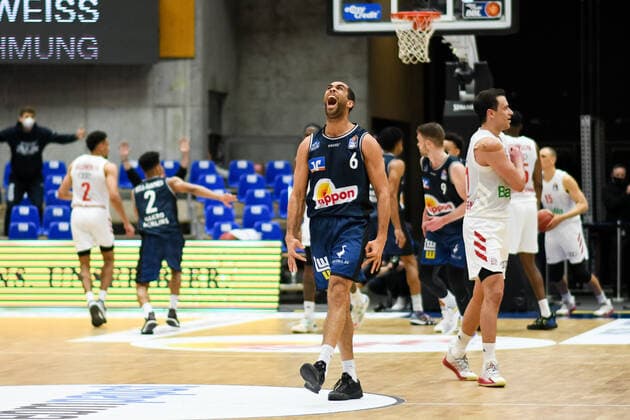 Elias Lasisi HAKRO Merlins Crailsheim cheers for a basket, GER, HAKRO Merlins Crailsheim vs FC Bayern Basketball, 23 05 2021, Play Off Quarterfinal Game 4, Basketball Bundesliga, Season 2020 2021 GER, HAKRO Merlins Crailsheim vs FC Bayern Basketball, 23 05 2021, Play Off Quarterfinal Game 4, Basketball Bundesliga, Season 2020 202 Crailsheim Copyright: xEibnerxPressefoto MichaelxMemmlerx EP_MMR