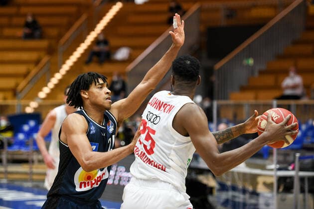 Jeremy Jones HAKRO Merlins Crailsheim defends against JaJuan Johnson FC Bayern Muenchen Basketball , GER, HAKRO Merlins Crailsheim vs FC Bayern Basketball, 23 05 2021, Play Off Quarterfinal Game 4, Basketball Bundesliga, Season 2020 2021 GER, HAKRO Merlins Crailsheim vs FC Bayern Basketball, 23 05 2021, Play Off Quarterfinal Game 4, Basketball Bundesliga, Season 2020 202 Crailsheim Copyright: xEibnerxPressefoto MichaelxMemmlerx EP_MMR