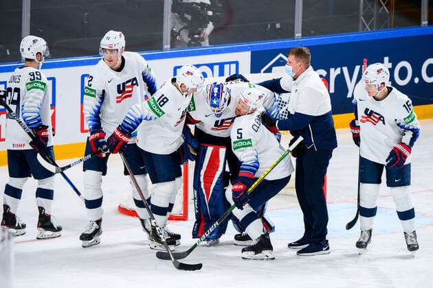 210523 Goalkeeper Anthony Stolarz of USA in pain during the 2021 IIHF Ice Hockey World Championship game between Canada and USA on May 23, 2021 in Riga Photo Simon Hastegard BILDBYRAN kod SH SH0112 ishockey ice hockey ishockey vm iihf ice hockey world championship canada kanada usa day 3 bbeng depp skada,  Copyright: SIMONxHASTEGARD BB210523SH205