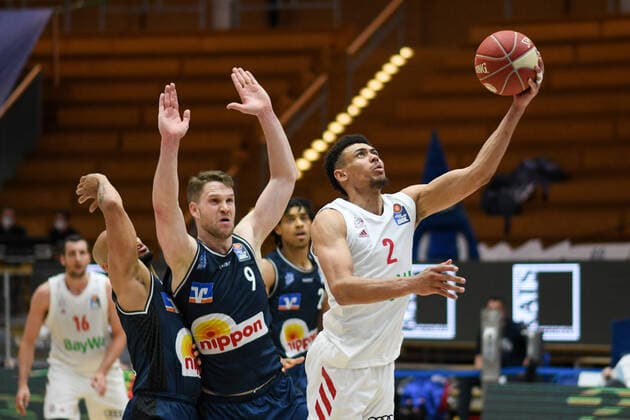 Wade Baldwin FC Bayern Muenchen Basketball at the basket against Fabian Bleck HAKRO Merlins Crailsheim , GER, HAKRO Merlins Crailsheim vs FC Bayern Basketball, 23 05 2021, Play Off Quarterfinal Game 3, Basketball Bundesliga, Spielzeit 2020 2021 GER, HAKRO Merlins Crailsheim vs FC Bayern Basketball, 23 05 2021, Play Off Quarterfinal Game 3, Basketball Bundesliga, Spielzeit 2020 2021 Crailsheim Copyright: xEibnerxPressefoto MichaelxMemmlerx EP_MMR