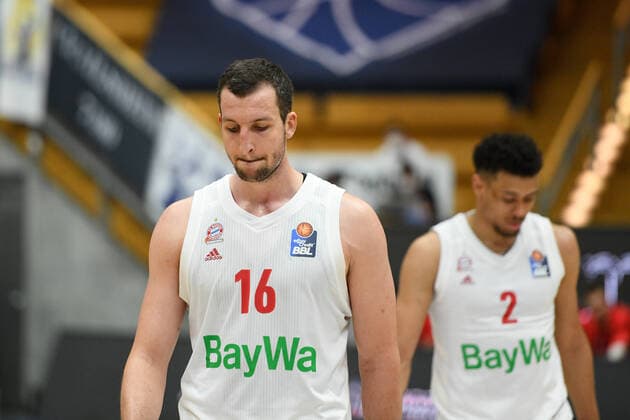 Paul Zipser FC Bayern Muenchen Basketball and Wade Baldwin FC Bayern Muenchen Basketball is disappointed with the loss, GER, HAKRO Merlins Crailsheim vs FC Bayern Basketball, 23 05 2021, Play Off Quarterfinal Game 3, Basketball Bundesliga, Season 2020 2021 GER, HAKRO Merlins Crailsheim vs FC Bayern Basketball, 23 05 2021, Play Off Quarterfinal Game 3, Basketball Bundesliga, Season 2020 2021 Crailsheim Copyright: xEibnerxPressefoto MichaelxMemmlerx EP_MMR