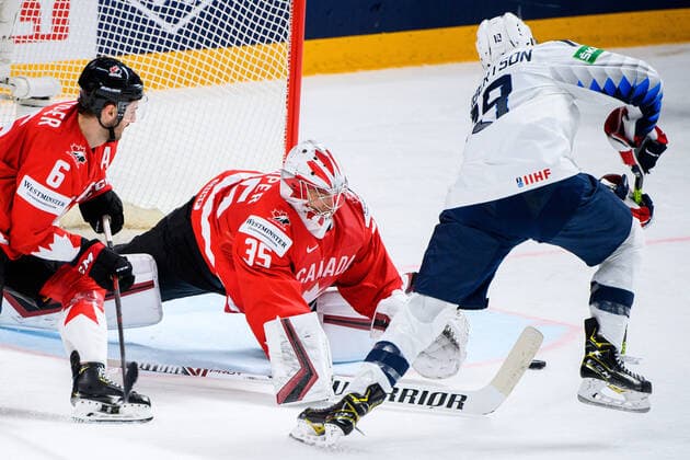 210523 Jason Robertson of USA against goalkeeper Darcy Kuemper of Canada during the 2021 IIHF Ice Hockey World Championship game between Canada and USA on May 23, 2021 in Riga Photo Simon Hastegard BILDBYRAN kod SH SH0112 ishockey ice hockey ishockey vm iihf ice hockey world championship canada kanada usa day 3 bbeng,  Copyright: SIMONxHASTEGARD BB210523SH228