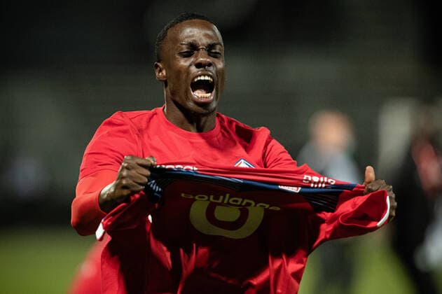 Fußball, OSC Lille feiert den Gewinn der französischen Meisterschaft (210524) -- ANGERS, May 24, 2021 -- Lille s Timothy Weah celebrates after a French Ligue 1 football match between Lille and Angers at Raymond Kopa stadium in Angers, France, on May 23, 2021. (Photo by Xinhua) (SP)FRANCE-ANGERS-FOOTBALL-LIGUE 1-ANGERS VS LILLE AurelienxMorissard 
