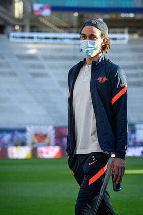 Leipzigs Yussuf Poulsen on pitch inspection with a can of Red Bull RB Leipzig VfL Wolfsburg 2 2 16 May 2021 Leipzig, Red Bull Arena Football 1 Bundesliga, 33 Matchday RB Leipzig VfL Wolfsburg 2 2
