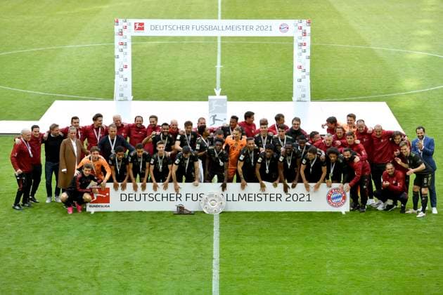 Team M German champion 2020 2021, team photo Football 1 Bundesliga, 34 matchday, FC Bayern Muenchen FC Augsburg, on 22 05 2021 in Muenchen Germany Photo Frank Hoermann SVEN SIMON POOL DFL regulations prohibit any use of photographs as image sequences and or quasi video Editorial Use ONLY National and International News Agencies OUT