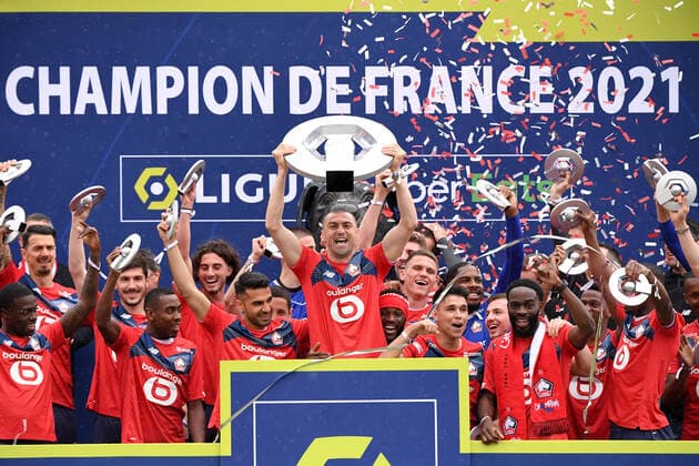 JOIE - FAIR PLAY - TROPHEE - EQUIPE DE FOOTBALL DE LILLE - 17 BURAK YILMAZ (LIL) FOOTBALL : Remise du Trophee de Champion de France de Ligue 1 UBER EATS a LILLE - 24 05 2021 AnthonyBIBARD FEP Panoramic 