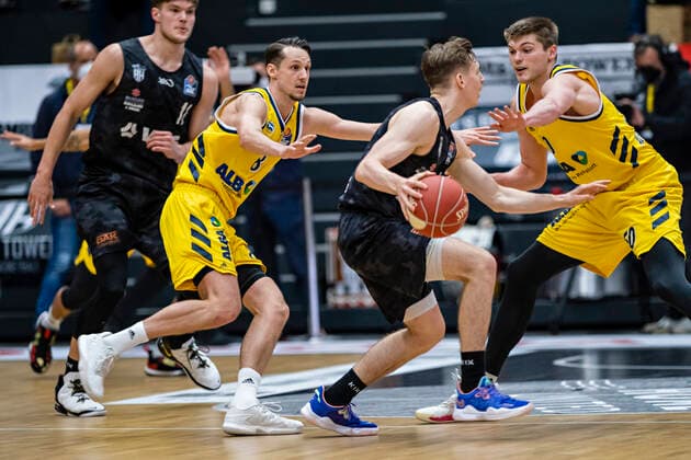 Marcus Eriksson Alba , Justus Hollatz Towers , Ben Lammers Alba 24 05 21, Hamburg Towers vs Alba Berlin, Hamburg Wilhelmsburg, edel optics Arena, easyCredit BBL, Basketball Bundesliga, season 2020 2021, play off quarter final, 3 game Â