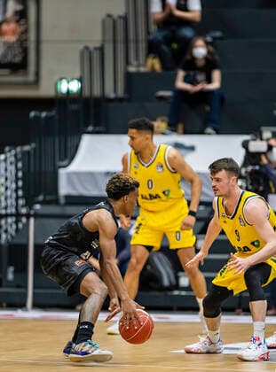 TJ Shorts Towers , Jonas Mattisseck Alba 24 05 21, Hamburg Towers vs Alba Berlin, Hamburg Wilhelmsburg, edel optics Arena, easyCredit BBL, Basketball Bundesliga, 2020 2021 season, play off quarter final, 3 game Â